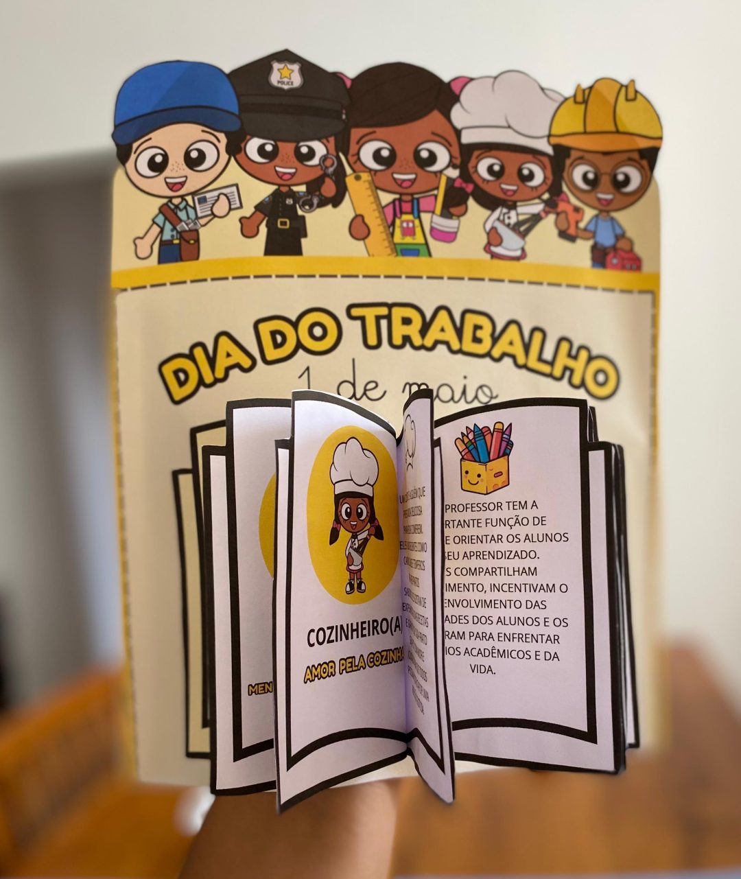 LUVA INTERATIVA  / LUVA PEDAGÓGICA: PROFISSÃO - DIA DO TRABALHO