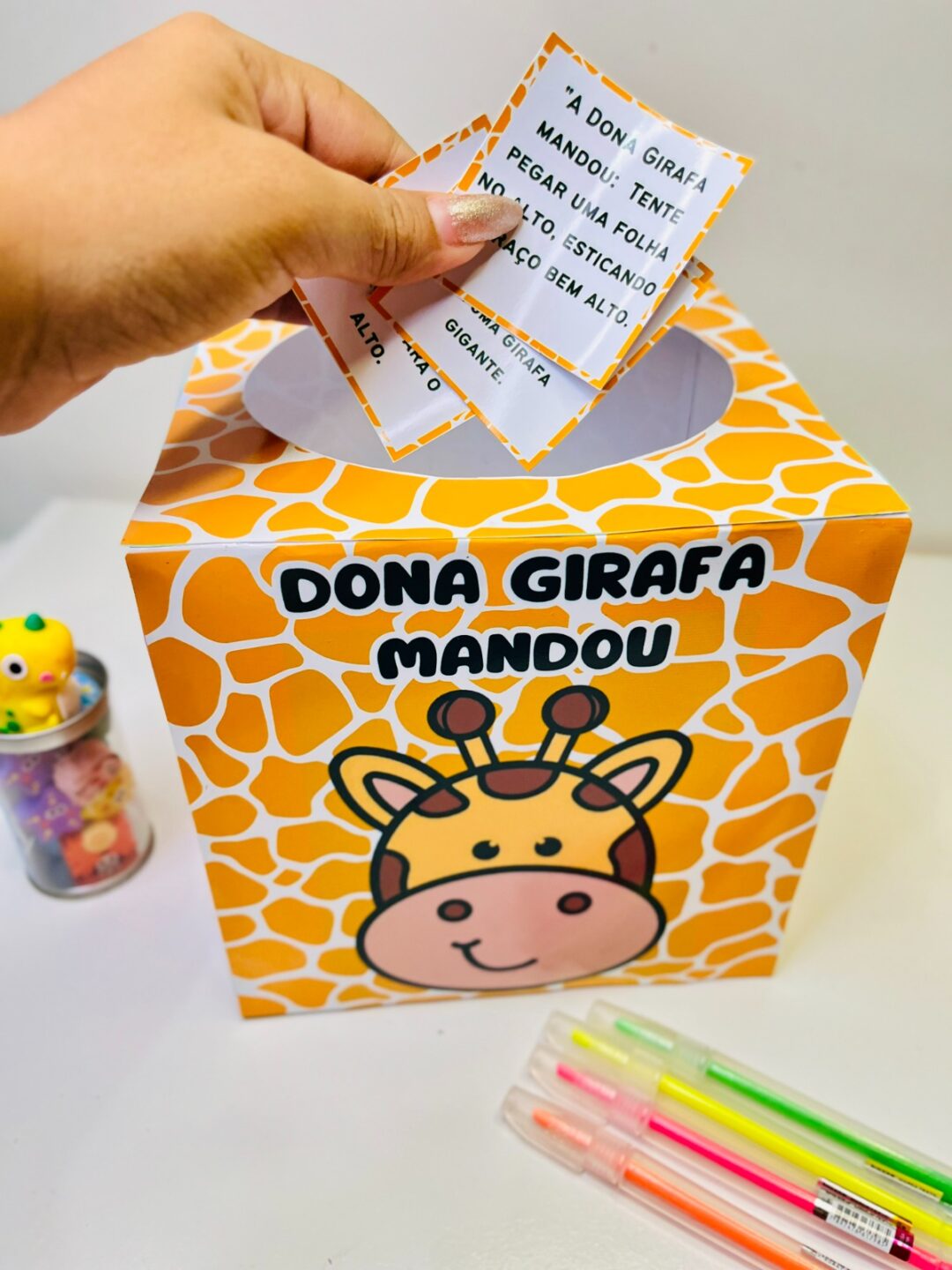 CAIXA PEDAGÓGICA: DONA GIRAFA MANDOU