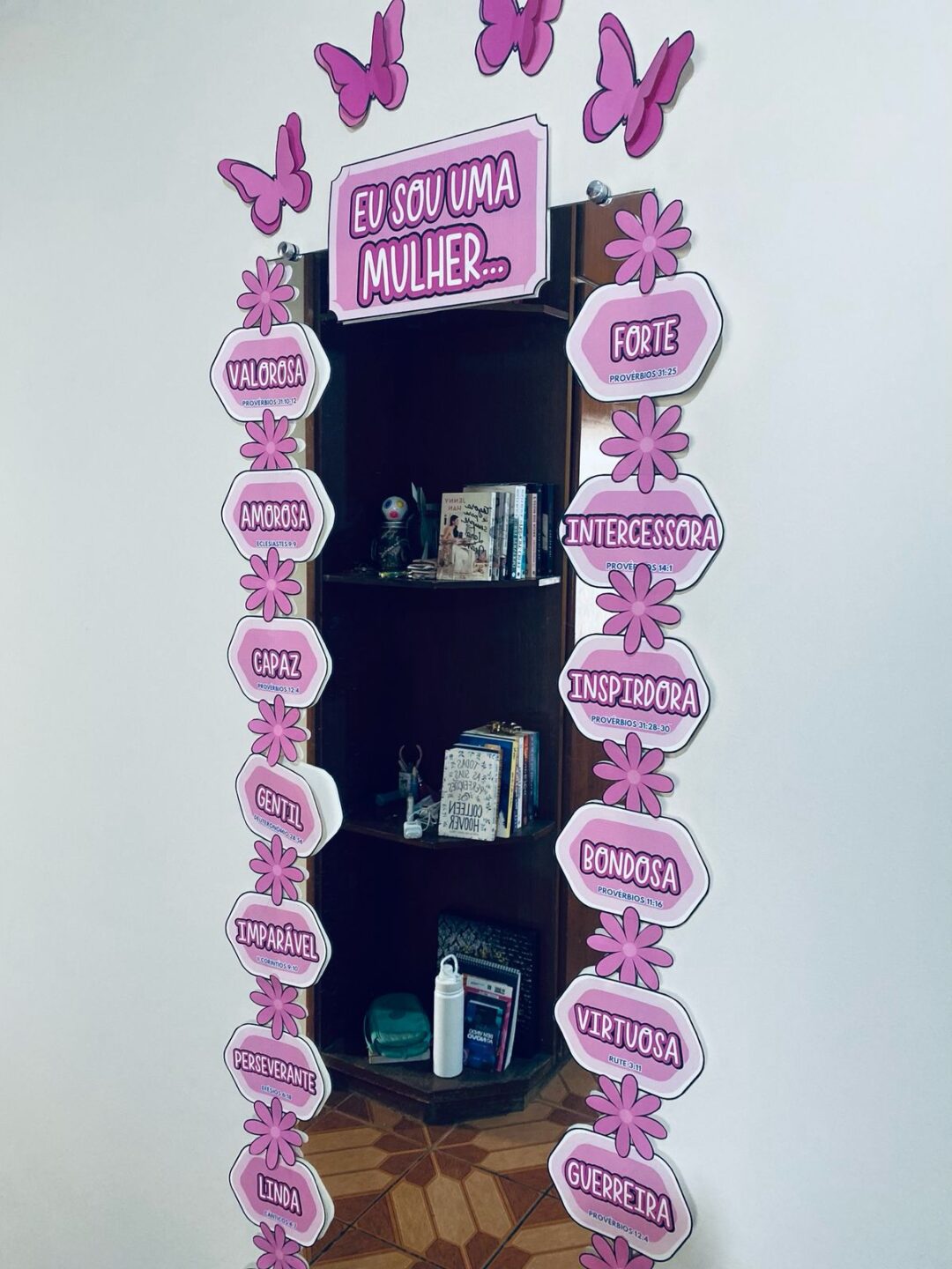PAINEL / DECORAÇÃO DIA DAS MULHERES: ESPELHO DE AFIRMAÇÕES BÍBLICAS - Imagem 2