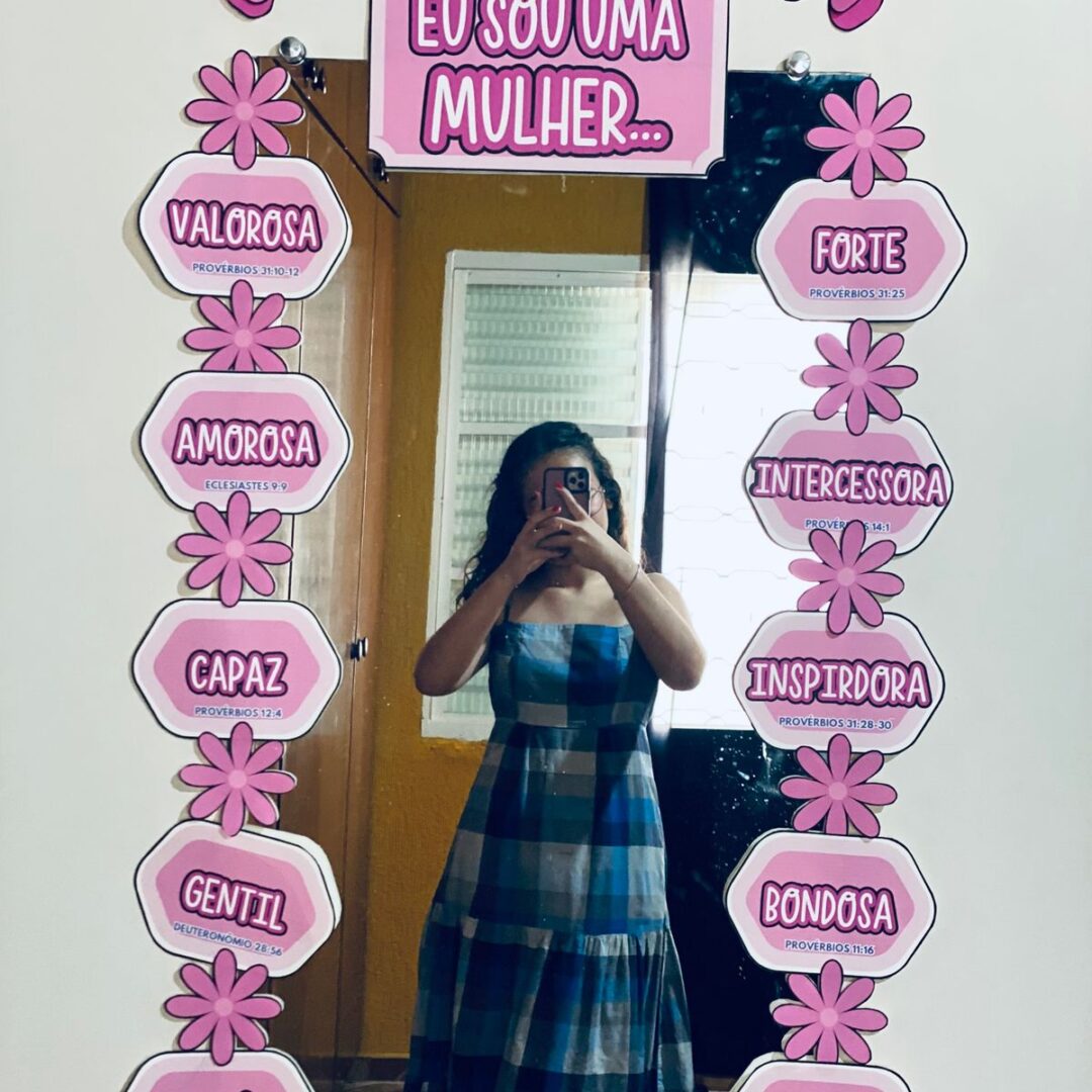 PAINEL / DECORAÇÃO DIA DAS MULHERES: ESPELHO DE AFIRMAÇÕES BÍBLICAS