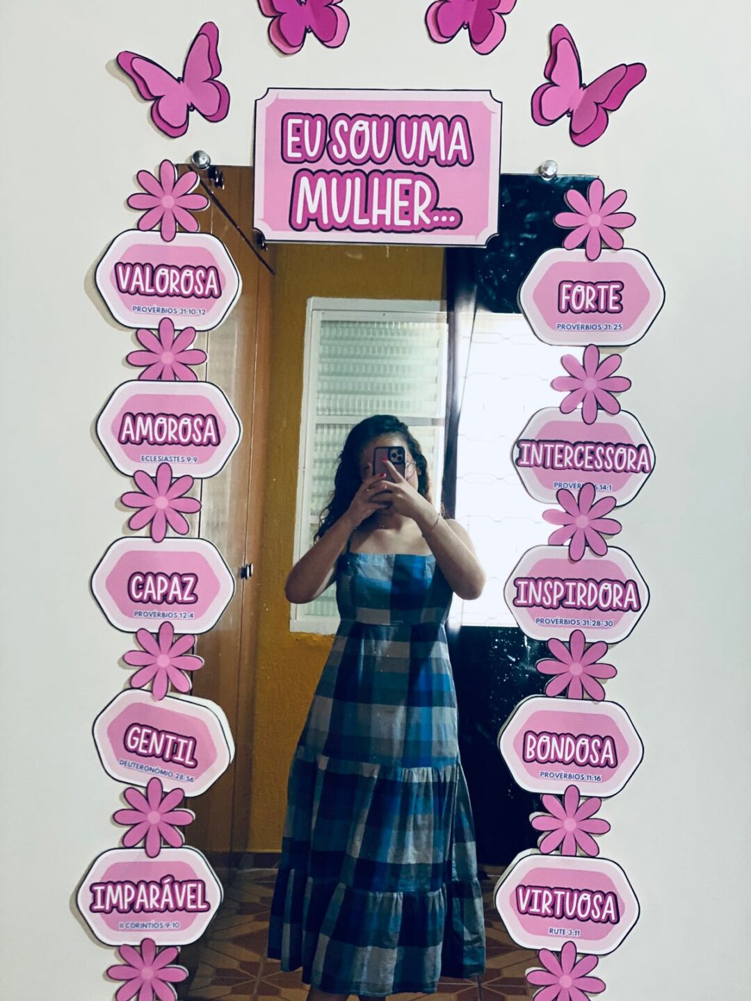 PAINEL / DECORAÇÃO DIA DAS MULHERES: ESPELHO DE AFIRMAÇÕES BÍBLICAS