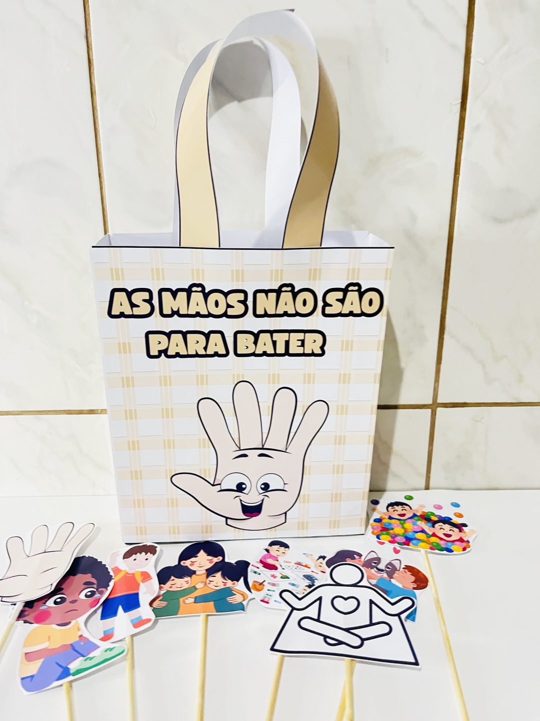 SACOLA PEDAGÓGICA: AS MÃOS NÃO SÃO PARA BATER!