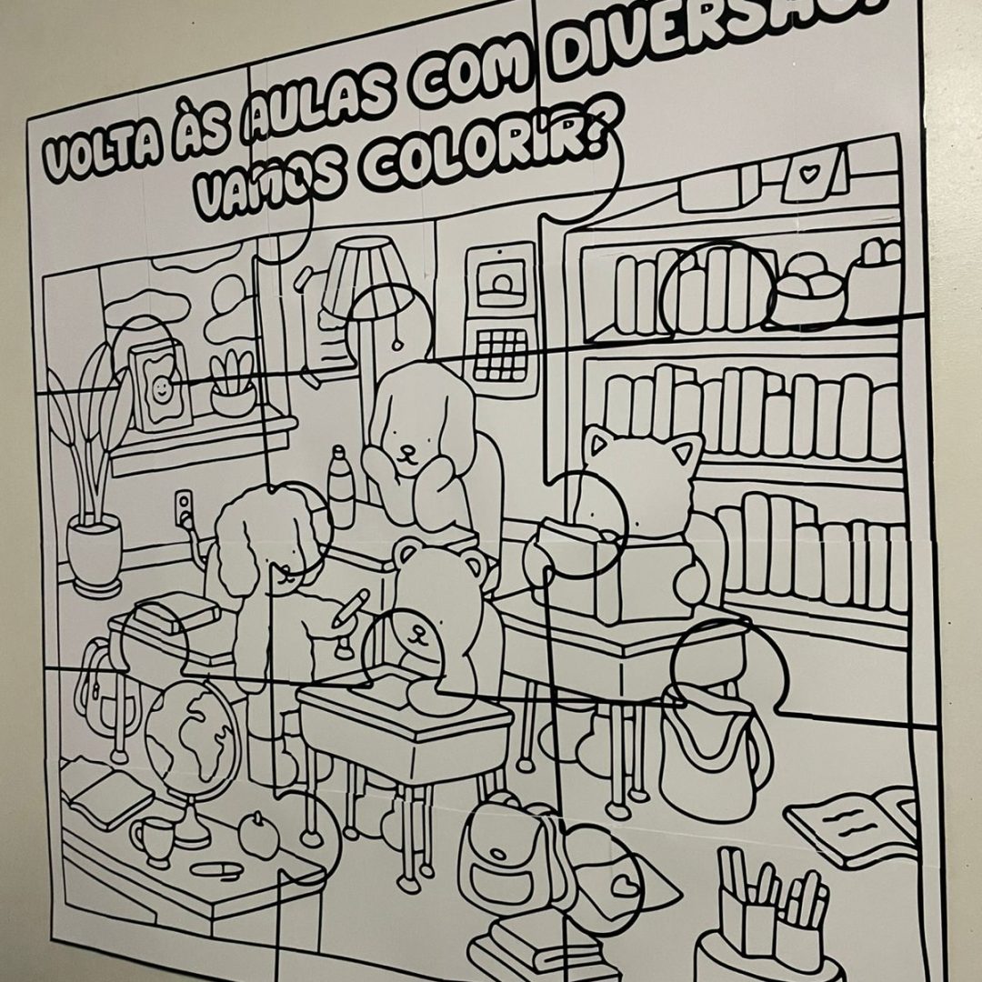 PAINEL VOLTA ÀS AULAS – QUEBRA-CABEÇA GIGANTE PARA COLORIR BOBBIE GOODS