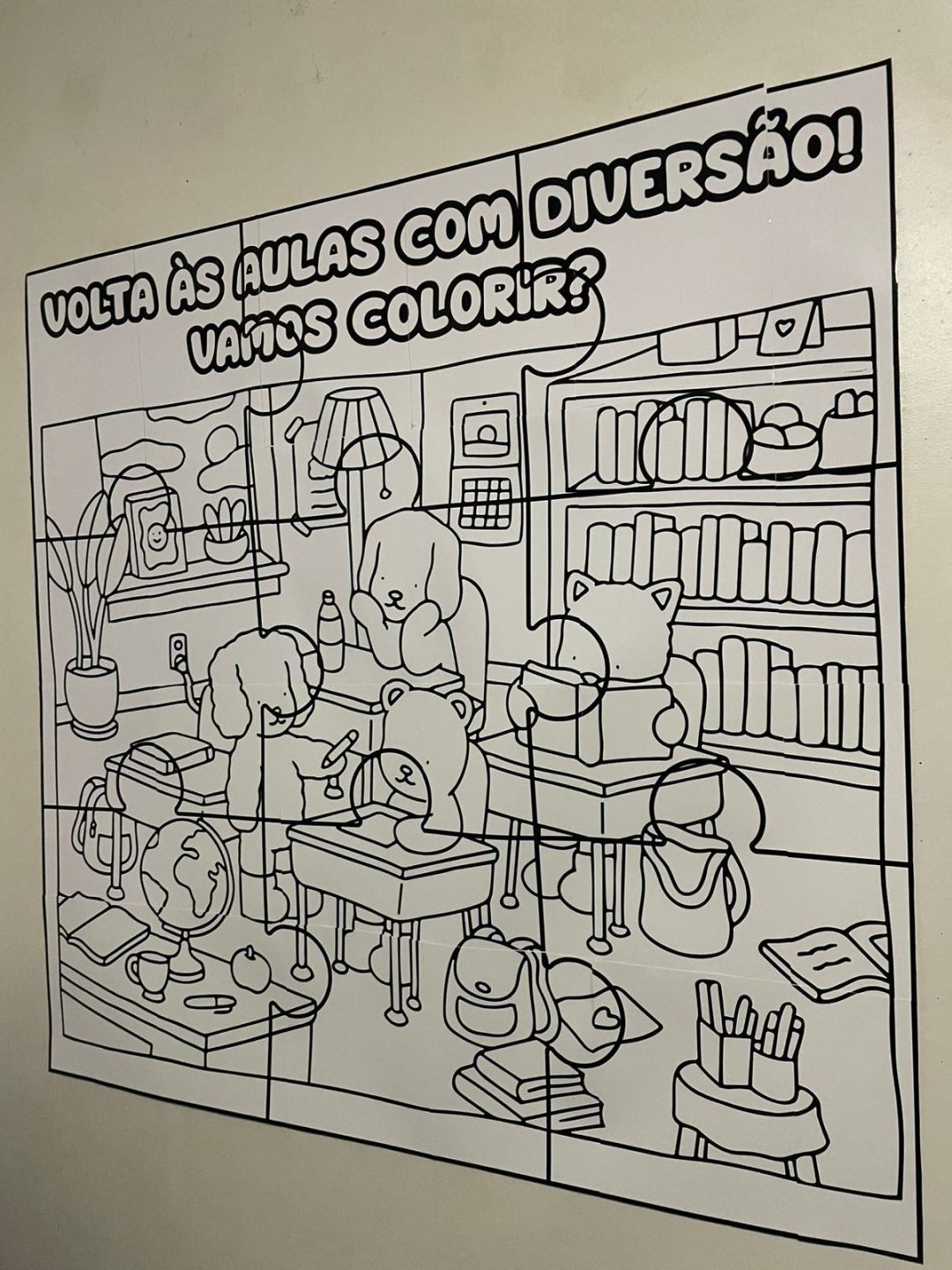 PAINEL VOLTA ÀS AULAS – QUEBRA-CABEÇA GIGANTE PARA COLORIR BOBBIE GOODS