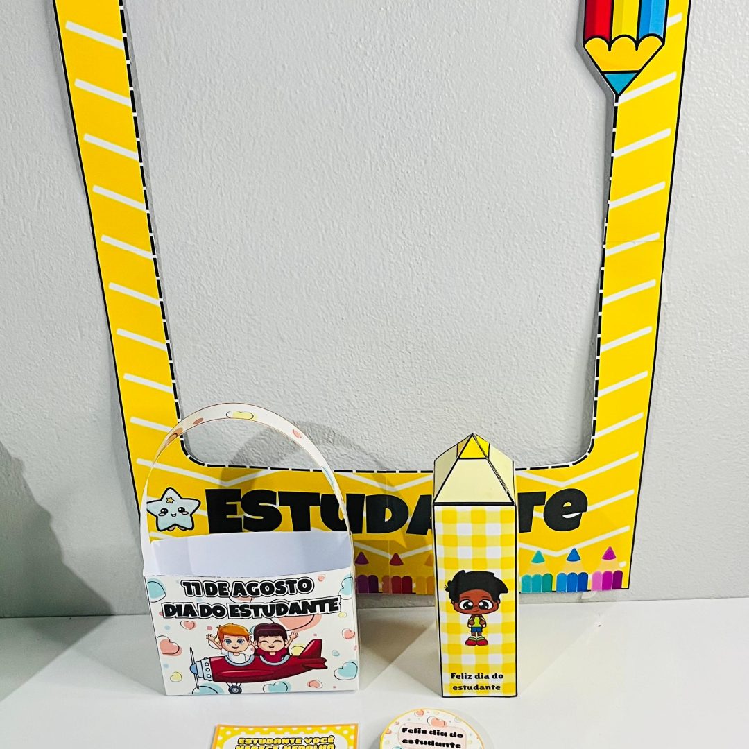 MOLDURA PARA FOTOS  ➕️ LEMBRANCINHA: DIA DO ESTUDANTE