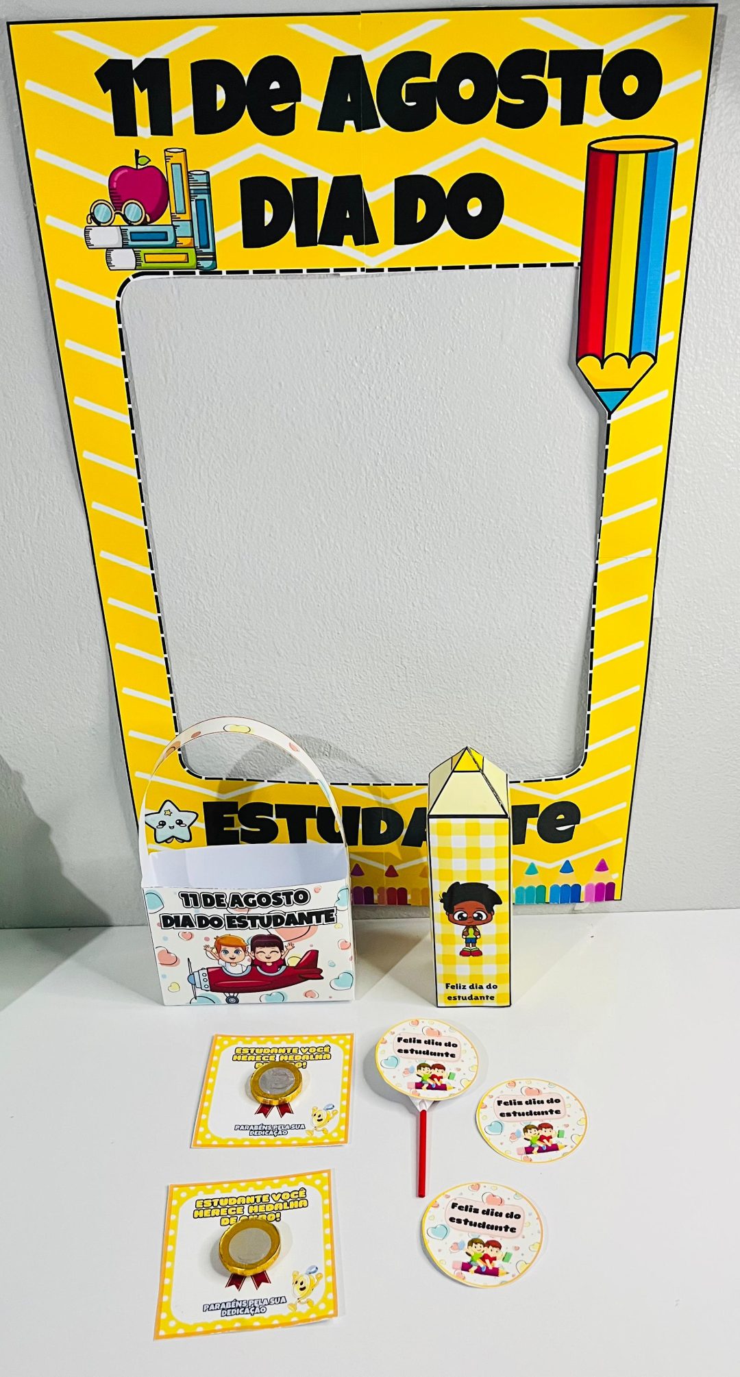 MOLDURA PARA FOTOS  ➕️ LEMBRANCINHA: DIA DO ESTUDANTE