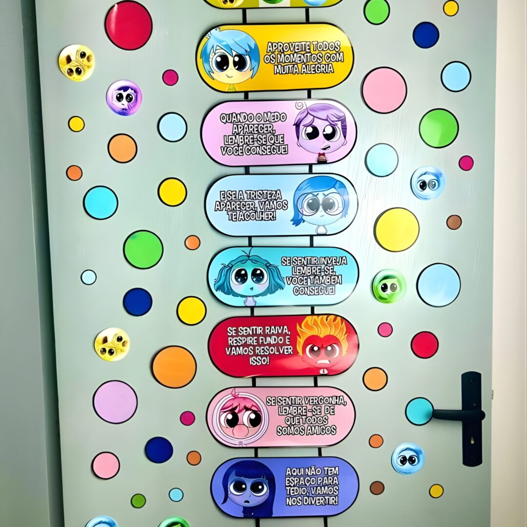 PAINEL / DECORAÇÃO DE PORTA: DIVERTIDAMENTE